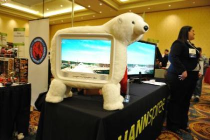 A&nbsp;Hannspree&nbsp;polar&nbsp;bear&nbsp;television&nbsp;is&nbsp;displayed&nbsp;during&nbsp;a&nbsp;media&nbsp;preview&nbsp;for&nbsp;the&nbsp;2010&nbsp;International&nbsp;Consumer&nbsp;Electronics&nbsp;Show&nbsp;(CES)&nbsp;in&nbsp;Las&nbsp;Vegas&nbsp;January&nbsp;5,&nbsp;2010.&nbsp;(Xinhua/AFP&nbsp;Photo)
