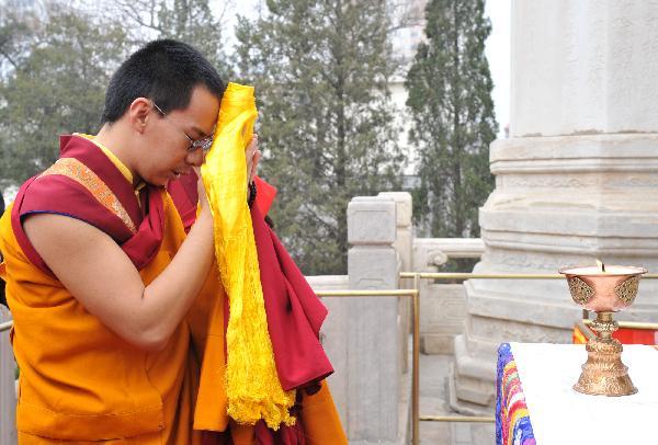 Bainqen&nbsp;Erdini&nbsp;Qoigyijabu,&nbsp;the&nbsp;11th&nbsp;Panchen&nbsp;Lama,&nbsp;also&nbsp;vice&nbsp;president&nbsp;of&nbsp;the&nbsp;Buddhist&nbsp;Association&nbsp;of&nbsp;China,&nbsp;attends&nbsp;a&nbsp;prayer&nbsp;ritual&nbsp;for&nbsp;the&nbsp;victims&nbsp;in&nbsp;the&nbsp;devastating&nbsp;earthquake&nbsp;in&nbsp;northwest&nbsp;China,&nbsp;in&nbsp;Beijing,&nbsp;China,&nbsp;April&nbsp;20,&nbsp;2010.&nbsp;Bainqen&nbsp;Erdini&nbsp;Qoigyijabu&nbsp;and&nbsp;Jamyang&nbsp;Losang&nbsp;Jigme&nbsp;Tubdain&nbsp;Qoigyi&nbsp;Nyima,&nbsp;a&nbsp;living&nbsp;Buddha&nbsp;and&nbsp;vice&nbsp;president&nbsp;of&nbsp;the&nbsp;Buddhist&nbsp;Association&nbsp;of&nbsp;China,&nbsp;hold&nbsp;the&nbsp;prayer&nbsp;ritual&nbsp;together&nbsp;on&nbsp;Tuesday.&nbsp;(Xinhua/Huang&nbsp;Jingwen)