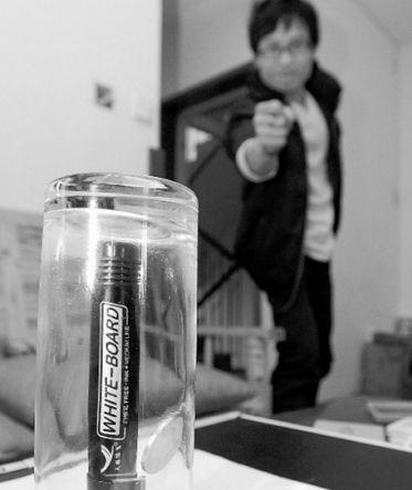 College&nbsp;student&nbsp;makes&nbsp;a&nbsp;profit&nbsp;by&nbsp;selling&nbsp;magic&nbsp;accessories&nbsp;on-line