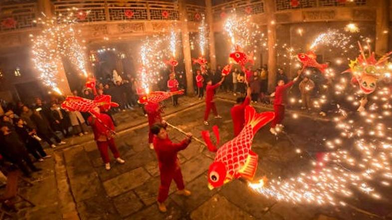Lanterns light up New Year in Anhui