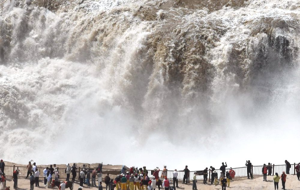 纵情歌唱,有着英雄血脉的伟大人民!——《黄河大合唱》与《神圣的战争》跨越时空的交响