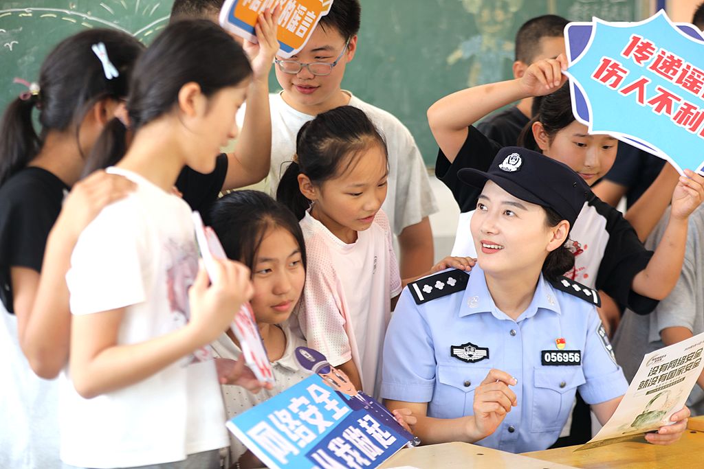 2026年9月14日,民警以提问互动方式普及网络安全常识。