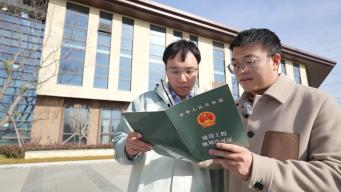 南京六合：一张规划许可证让龙池鲫鱼“畅游无阻”