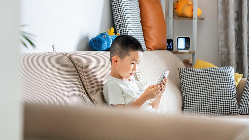“电子保姆”处理好孩子的情绪了吗