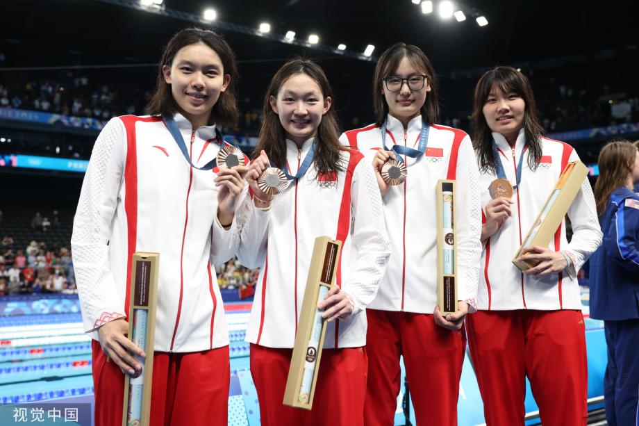 [图]奥运女子4x200米自由泳接力： 中国队获得铜牌