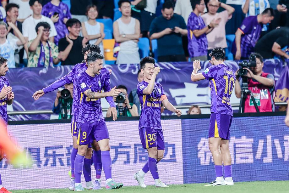 [图]阿代米王秋明进球 天津津门虎击败成都蓉城