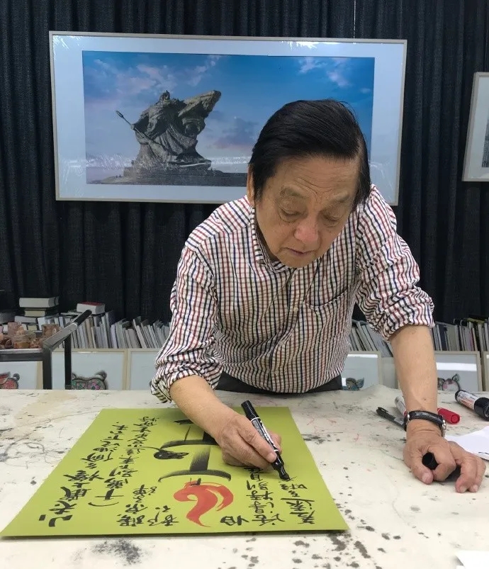 2017年5月7日，韩美林先生画《小老鼠上灯台》这也是陈履生美术馆（常州）最新收藏的一件油灯题材的作品。