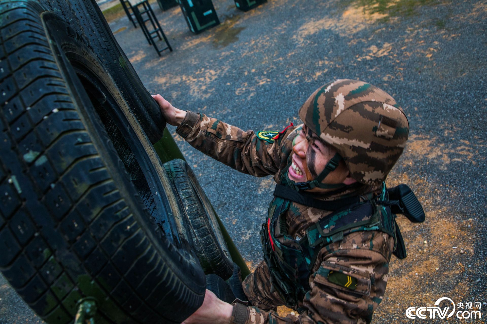 广西来宾:武警特战队员开展强化训练_军事频道_央视网(cctv.com)