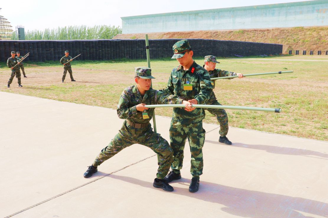 武警新式警棍图片