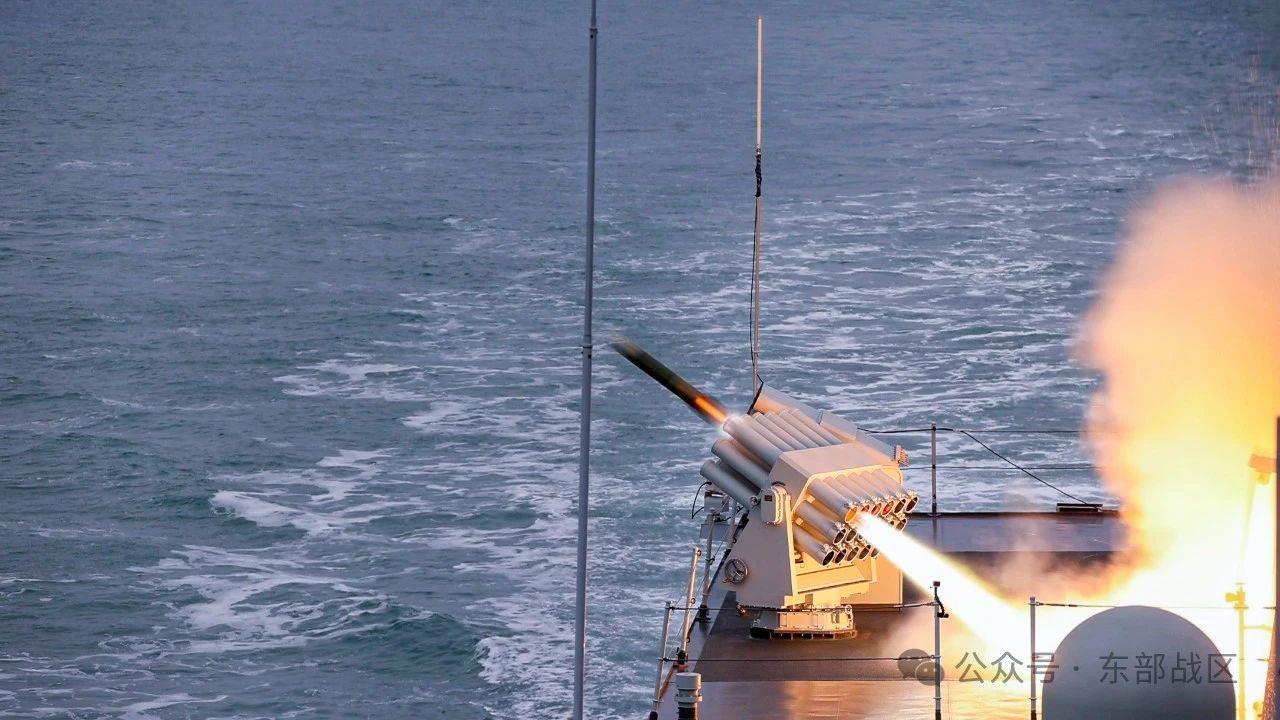 东海某海域开展实兵实弹演练