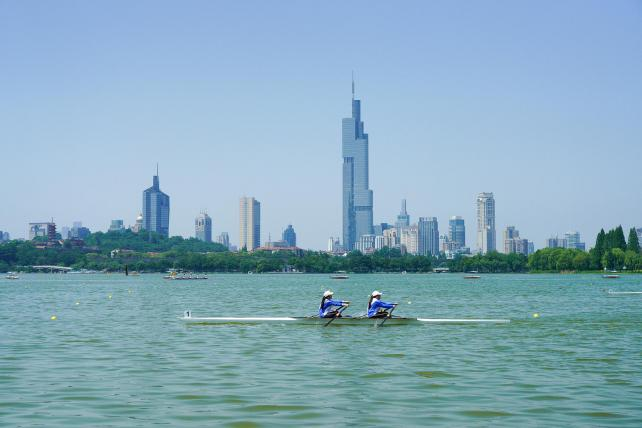 南京玄武湖水上运动赛艇比赛