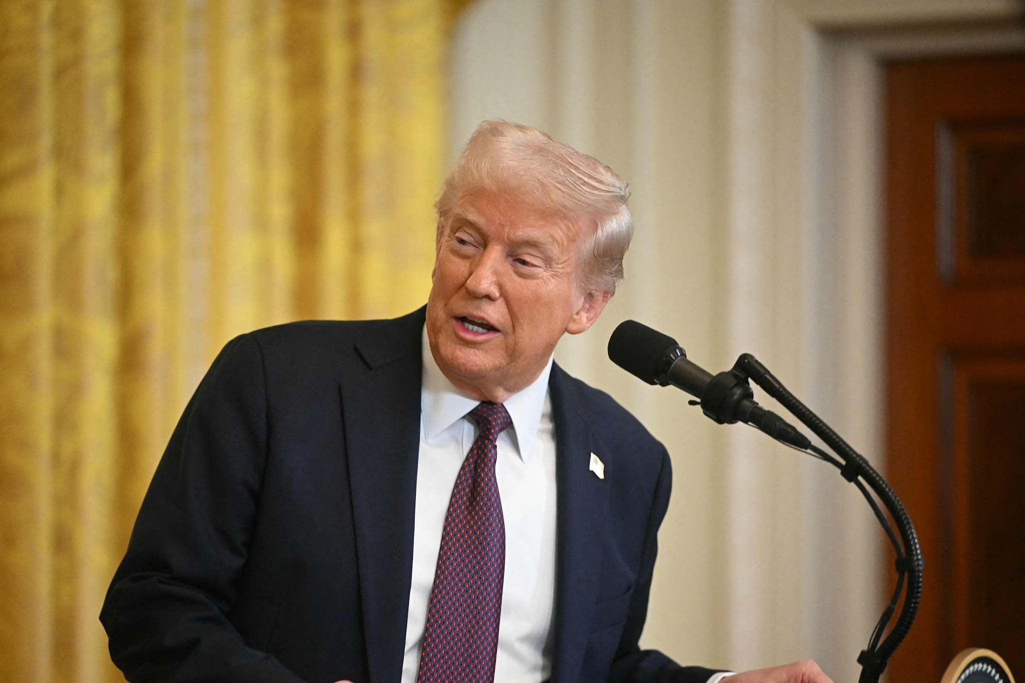 美加关税战一触即发？特朗普又双叒改期到3月4日特鲁多：立即反击_新闻频道_央视网(cctv.com)