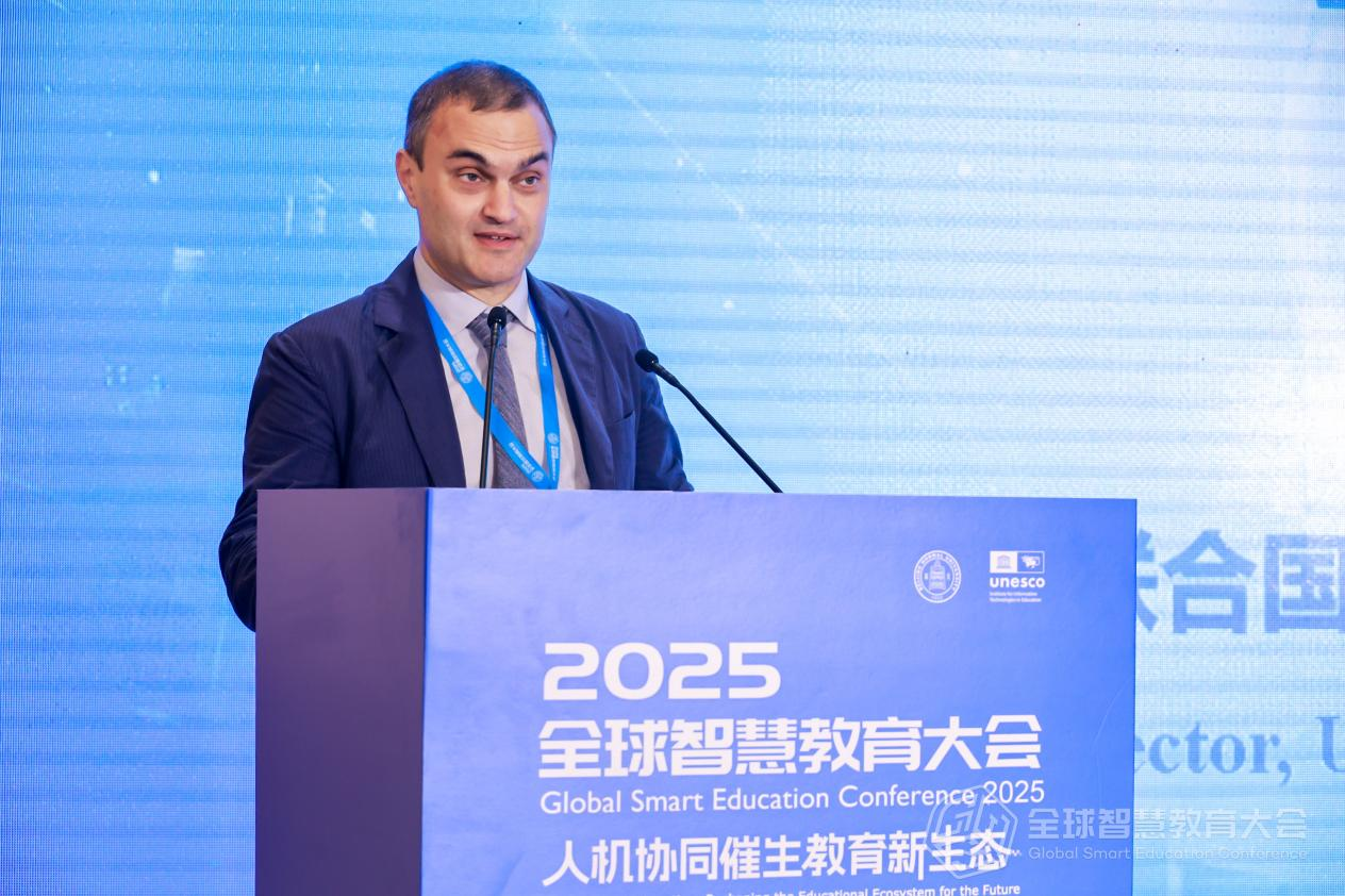 联合国教科文组织全球教育监测报告团队主任马诺斯·安东尼尼斯（Manos Antoninis）
