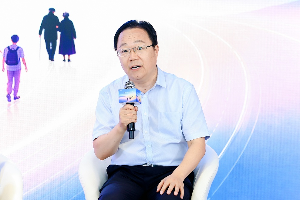北京大学人民医院肝病科副主任、北京大学人民医院感染与肝病中心副主任 封波